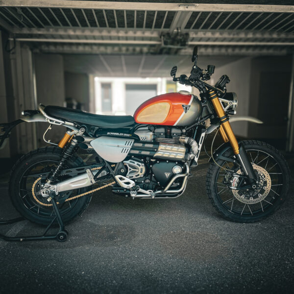 twin-traveler-triumph-scrambler-dmp-slasher-Keegan-photographie-9
